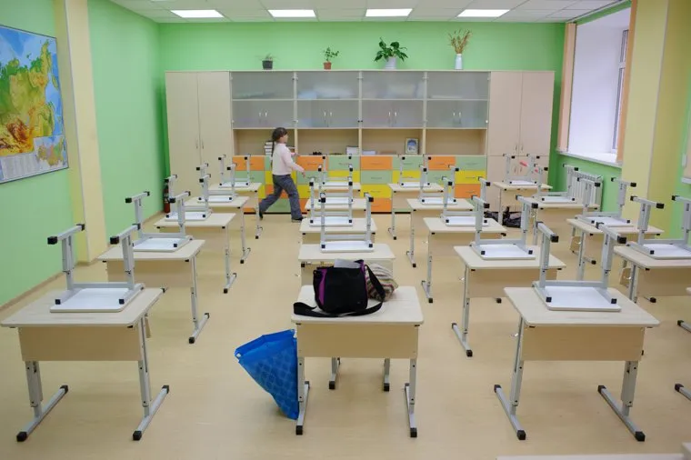 Открытие детской площадки на территории Храма святого великомученника Пантелеймона. Екатеринбург, учебный класс, класс, школа, начальная школа, православная школа, образование в россии, среднее образование