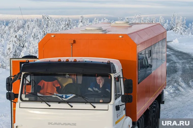 Заодно вахтовикам запретили покидать поселок
