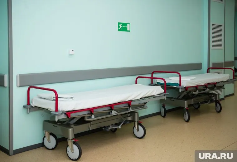 Их перевезли из больницы, где была вспышка COVID-19