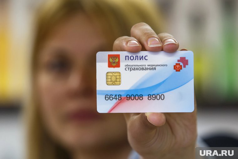 Госдума усложнила получение ОМС для мигрантов