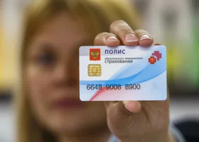 Госдума усложнила получение ОМС для мигрантов