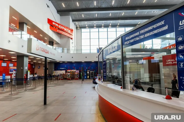 Здание челябинского аэропорта опустело, рейсы задержаны