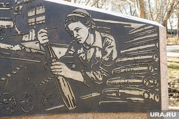 Памятники с военной тематикой. Челябинск