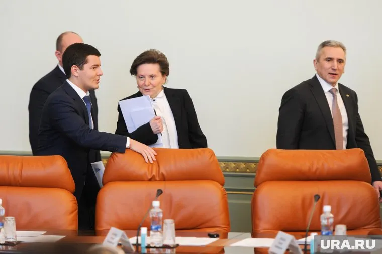 Дмитрий Артюхов (слева), Наталья Комарова и Александр Моор получили возможность контролировать праймериз