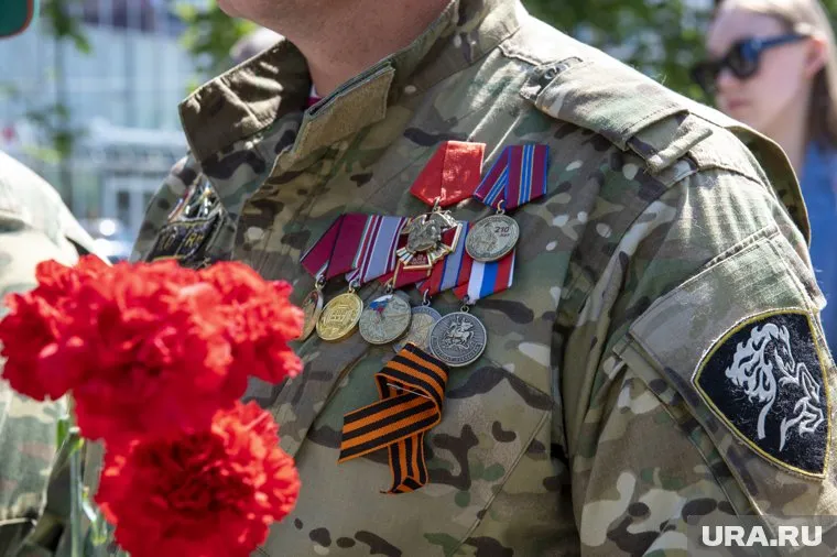 Жителя Губкинского наградили медалью «За воинскую доблесть»