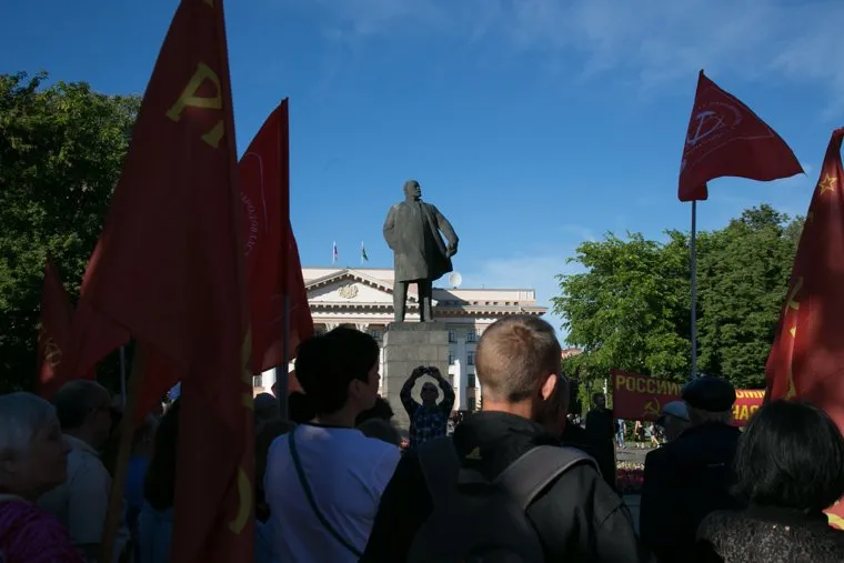 Митинг против пенсионной реформы и выступление театра в рамках фестиваля "Сны улиц". Тюмень, памятник ленину, кпрф, митинг