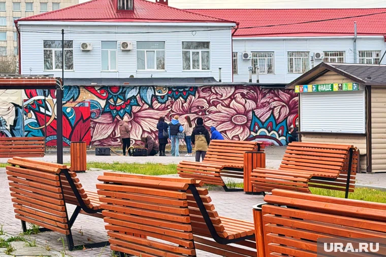 В Кургане на Кировском рынке появляется новый мурал в рамках фестиваля стрит-арта
