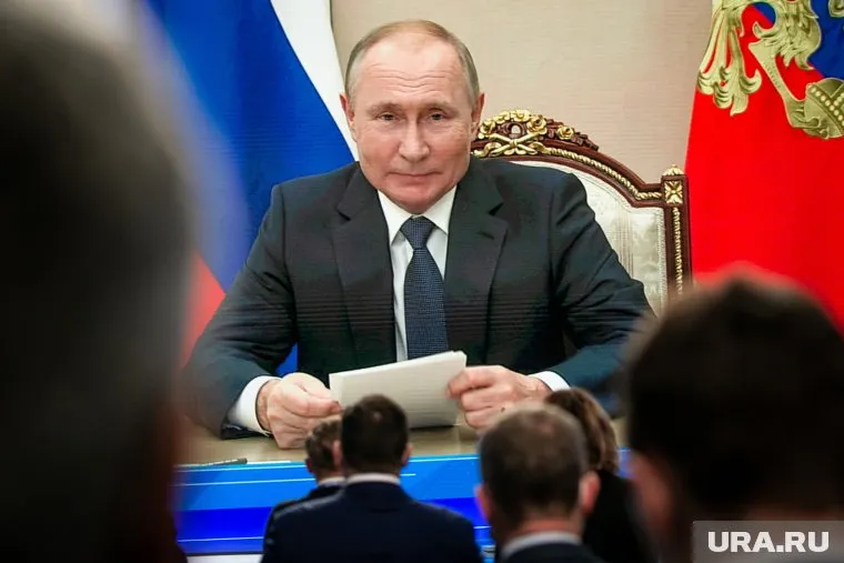 Владимир Путин хорошо продумал стратегию операции на Украине, заявил URA.RU политтехнолог предвыборных штабов президента РФ Александр Шпунт