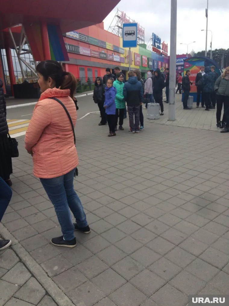 Утром здание торгового центра было неожиданно эвакуировано