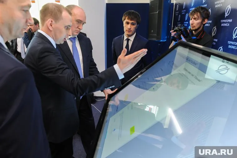 Полиция провела обыск в МФЦ «Территория бизнеса», одном из проектов Руслана Гаттарова (в центре)