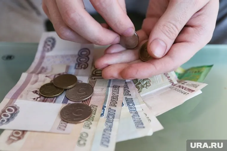 У части госслужащих зарплаты вырастут как минимум на 6,6%