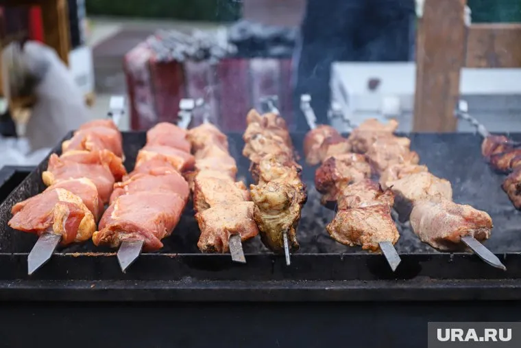 Недожаренный шашлык есть крайне опасно