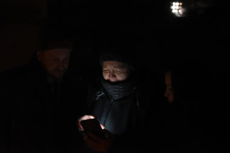 Местные жители в подвале дома в Докучаевске  Докучаевск ДНР