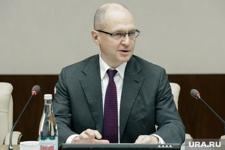 Кириенко вручил благодарственные письма президента РФ участникам съезда