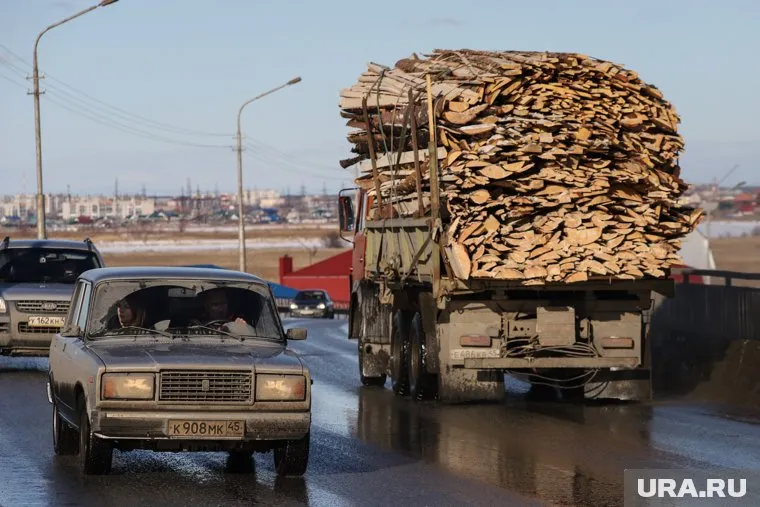 На Донбасс из региона направили 315 кубометров пиломатериалов