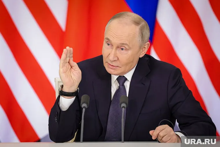 По словам Путина, расчеты в национальных валютах между странами БРИКС неуклонно растут