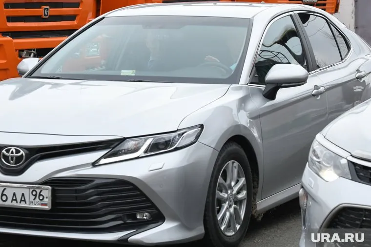 Чаще всего жители Свердловской области покупают автомобили от марок Toyota и Lada