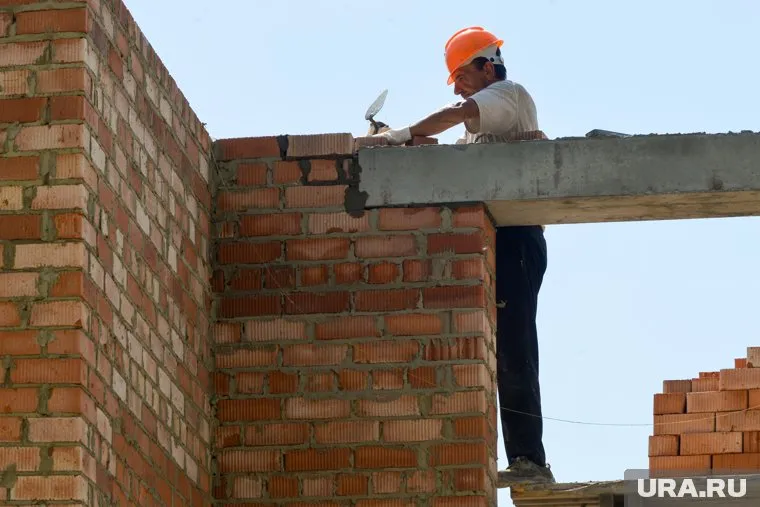 Начальная цена долгостроев на торгах составила 15,7 млн рублей