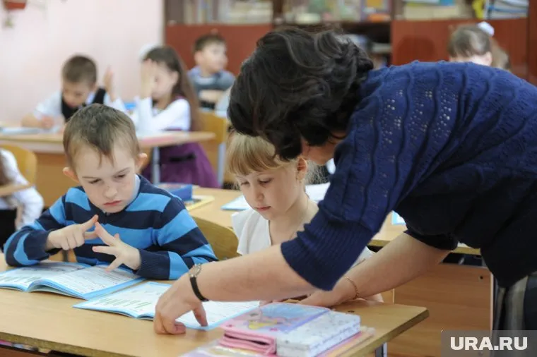 Учителя жалуются на снижение доходов