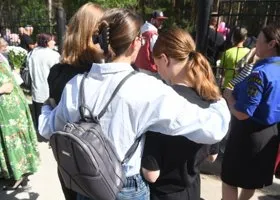 «Сердце умирает»: девочку и ее кота, погибших при взрыве в Нижнем Тагиле, похоронили рядом