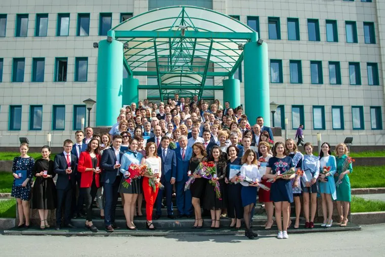 Дмитрий Артюхов Новый Уренгой 23.06.18 Награждение медалистов выпускников