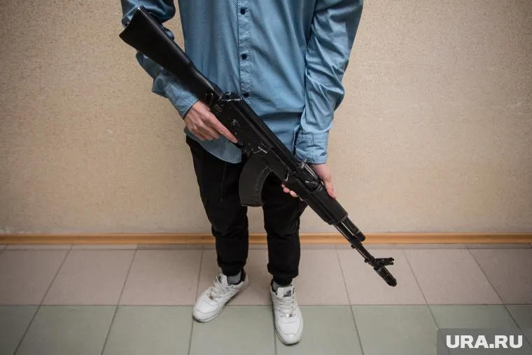 Оскорбленный замечанием соседей рязанец схватился за оружие