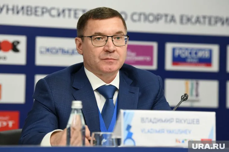 Якушев отметил, что в округе сложились коллективы профессионалов, которые достойно несут службу