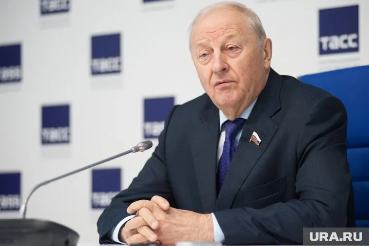 Идея создания Ассоциации «Большой Урал» пришла Эдуарду Росселю одновременно с идеей Уральской республики