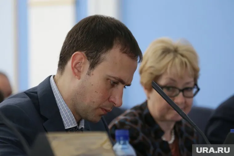 Кирилл Маркевич срочно улетел отдыхать, а наскучившие дела оставил начальству