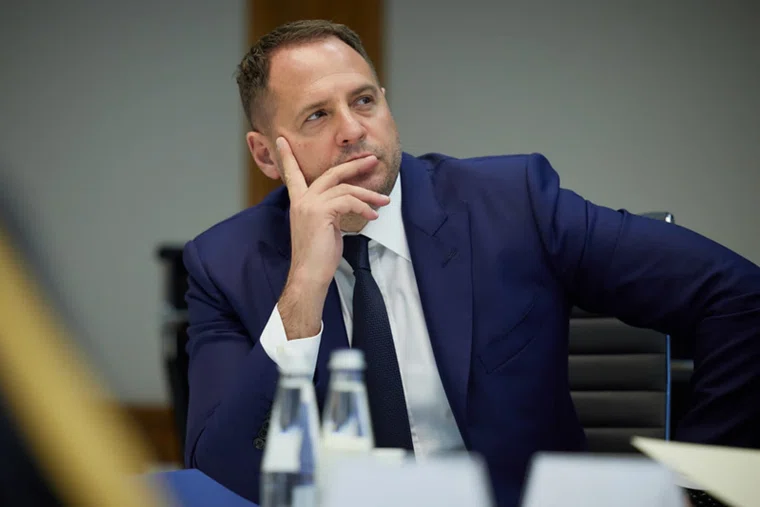 Зеленский подписал указ об увольнении Ермака с должности главы Офиса президента Украины