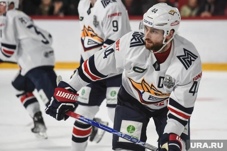 Хоккеист Егор Яковлев сделал предложение своей девушке