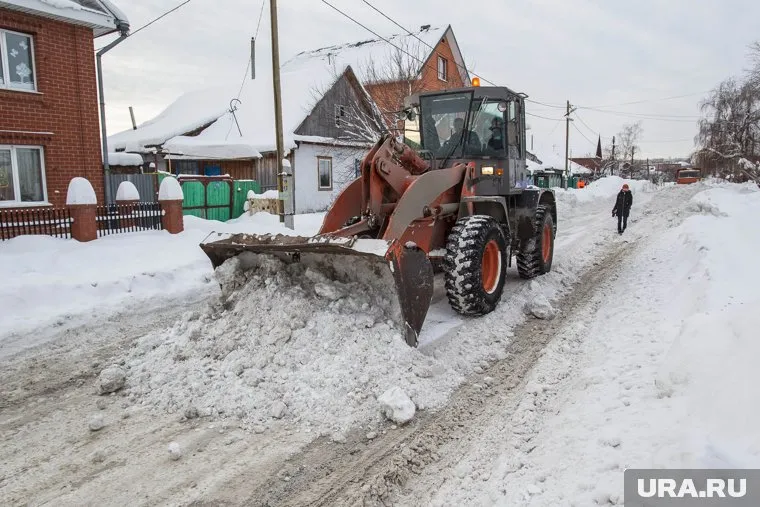 Горожане недовольны способом уборки снега