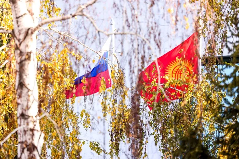 Владимир Путин на торжественном построении, посвященном 20-летию авиабазы в Киргизстане. Бишкек