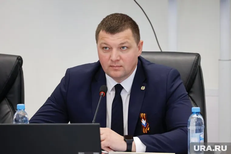 Есть версия, что Науменко не устраивает, что его не предупреждают о дополнительных задачах для его подчиненных