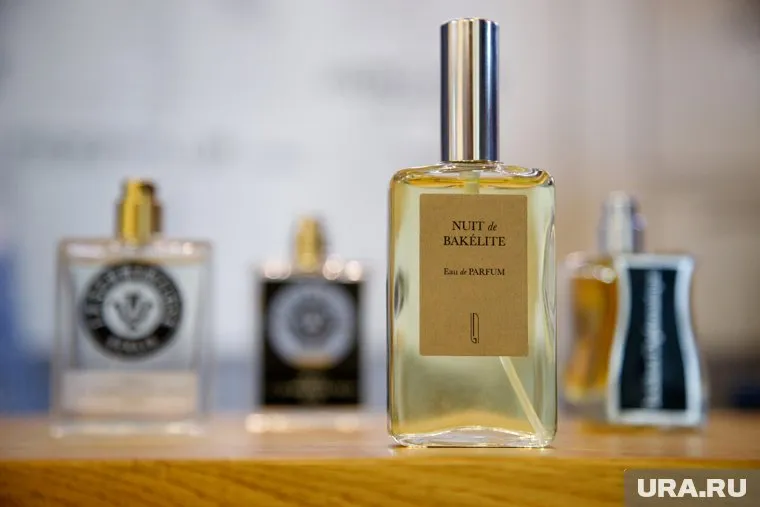 Мирзоев заявил, что пассажиры авиарейсов могут оставить духи объемом свыше 100 мл в платной камере хранения