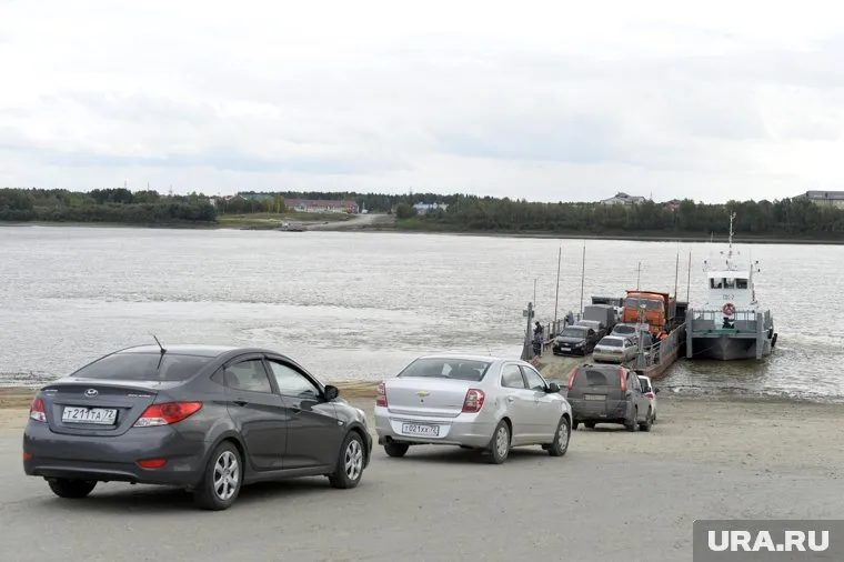 Паромная переправа закрывается (архивное фото)