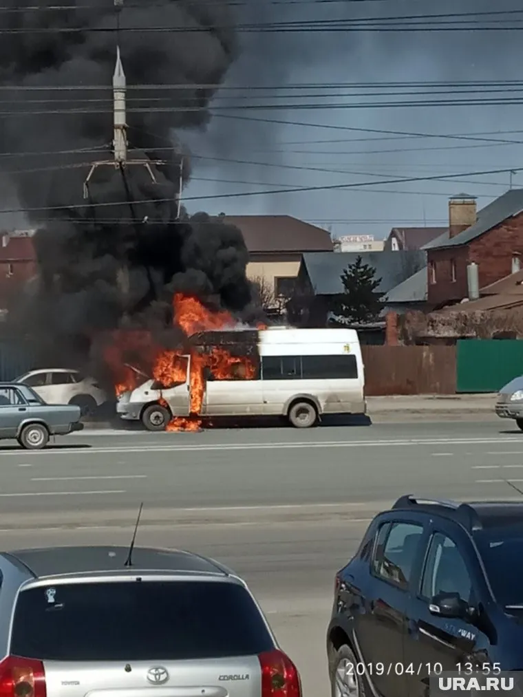 Маршрутка сгорела к приезду пожарных