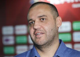 Президент IBA подарил российским тренерам машины