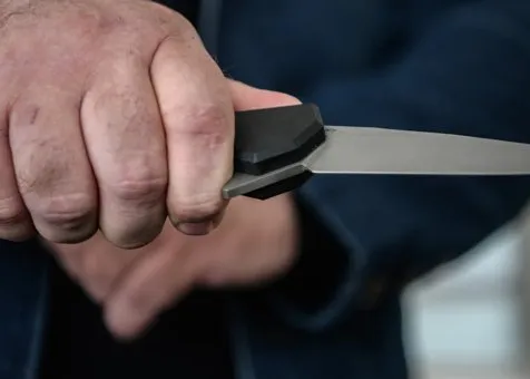 В Березовском мужчина пытался расчленить свою жену