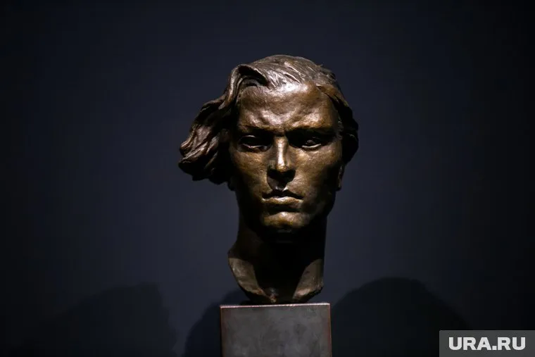 Бюст Алишера Моргенштерна стоял в одном из магазинов Санкт-Петербурга