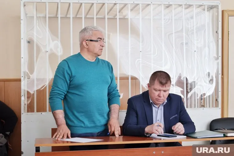 Следком переделал обвинение по пожарам курганскому экс-чиновнику Галустов (слева)