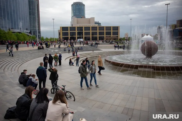 В качестве места проведения митинга выбрана излюбленная протестующими Октябрьская площадь