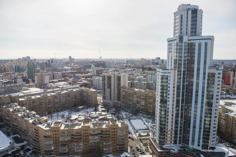 Екатеринбург с крыши здания правительства СО, жк февральской революции