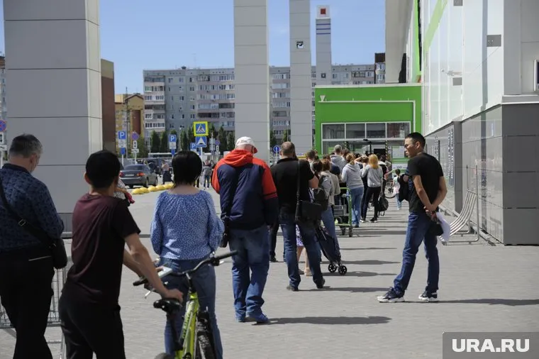 Очереди в строймаркеты сети Леруа Мерлен выстраиваются с самого утра
