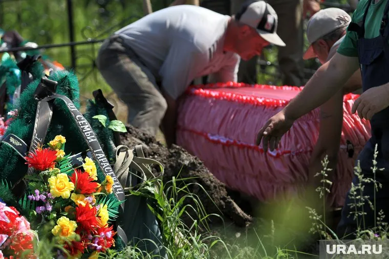 Работники похоронного агентства перепутали тела и не хотели признавать ошибку