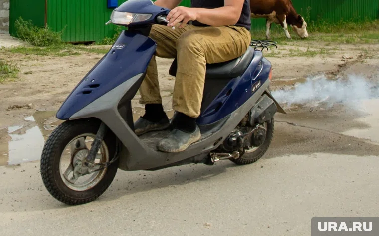 В Звериноголовском округе Курганской области 10-летний мальчик опрокинулся на мопеде