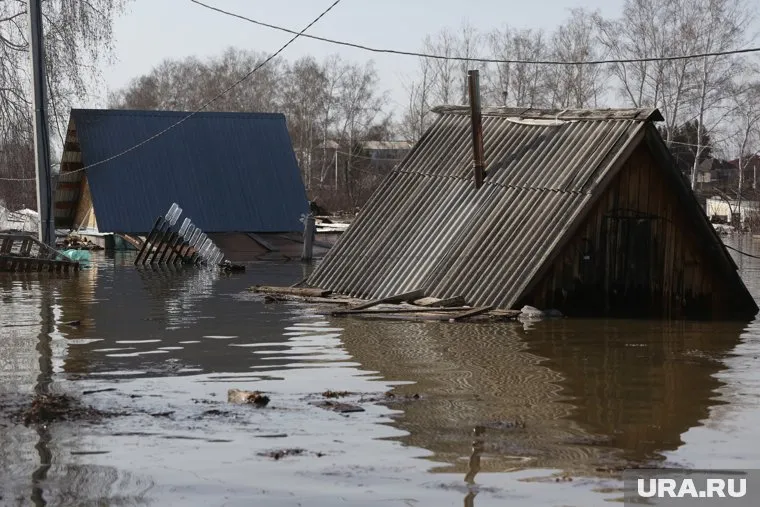 Уровень реки Иртыш сейчас составляет 1303 см - это на метр больше, чем было в рекордном 2016 году