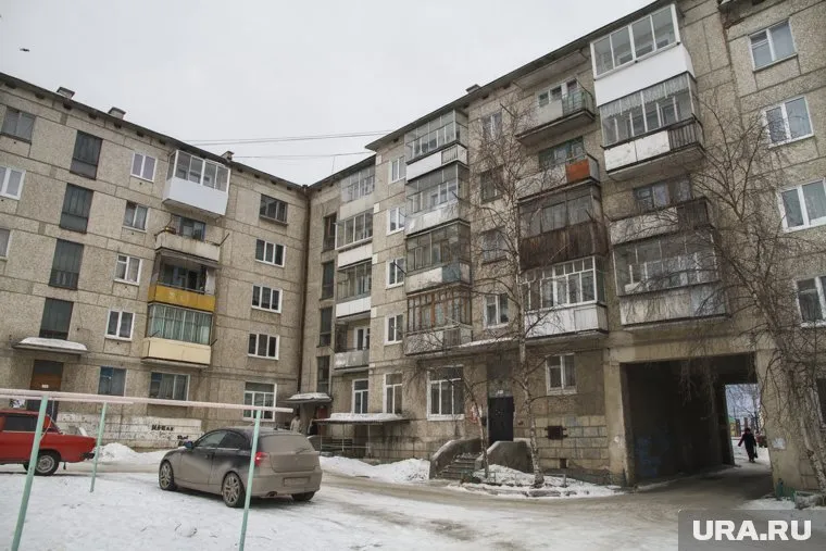 Мальчик повис на уровне второго этажа жилого дома (архивное фото)
