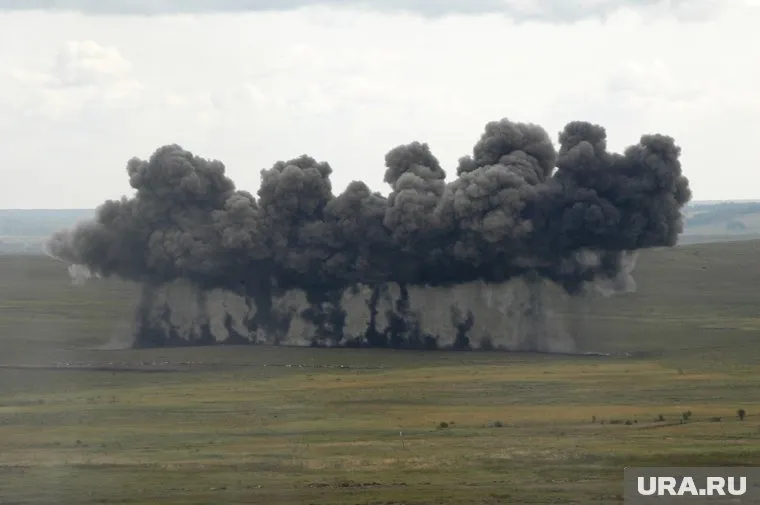 ВС РФ уничтожили три вертолета Ми-8 возле острова Змеиный