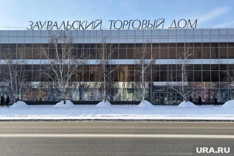 Возле курганского ТЦ закрыли парковку